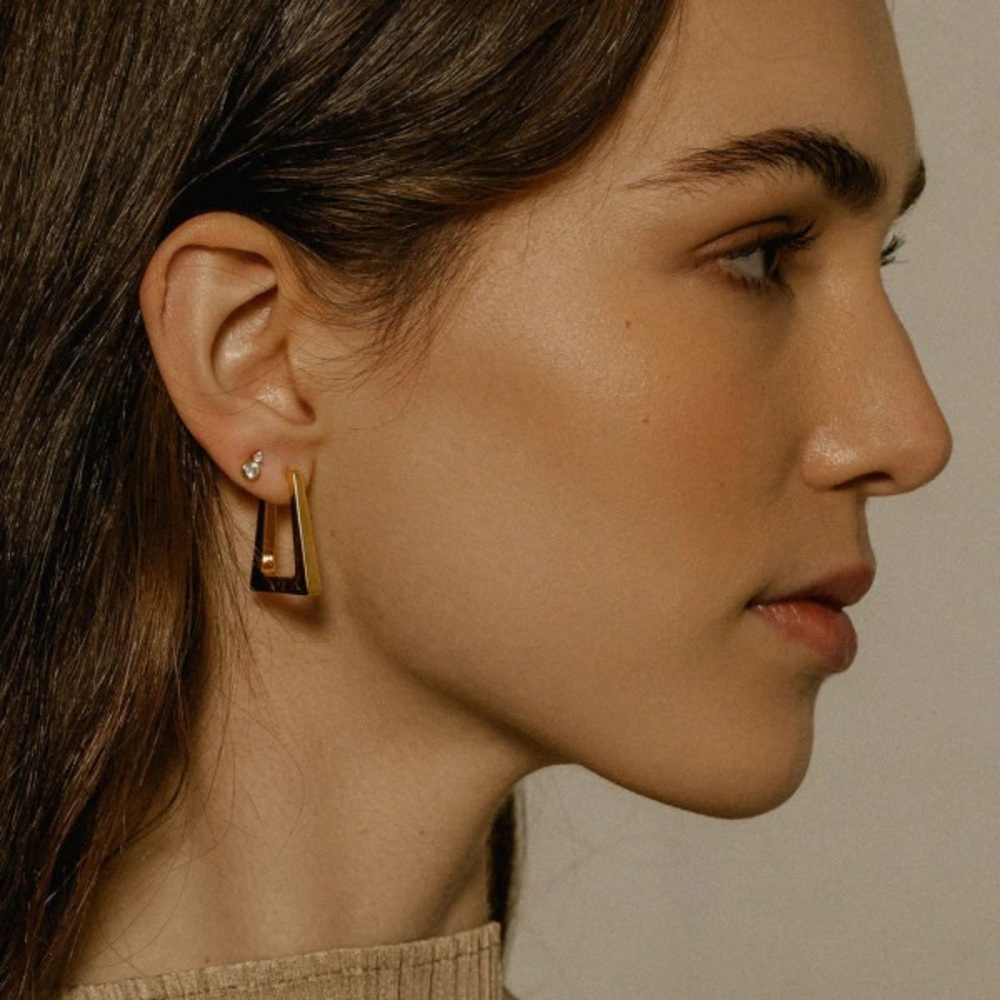 KATE MIDDLETON'S SPELLS OF LOVE ALIA HOOPS IN GOLD